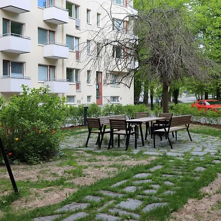 Urban Oasis - Two Bedrooms - Balcony - Nearby Metro *