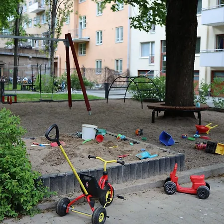 Apartment Urban Oasis - Two Bedrooms - Balcony - Nearby Metro