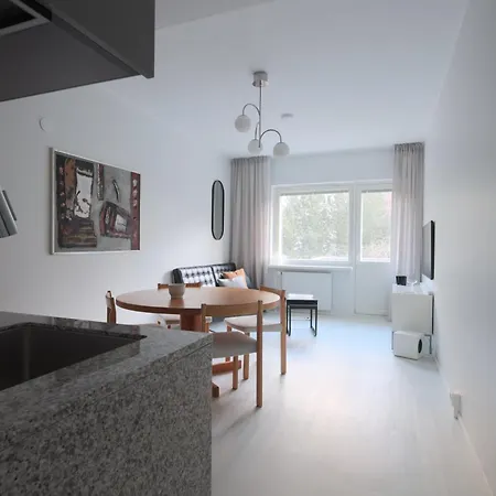 Urban Oasis - Two Bedrooms - Balcony - Nearby Metro *