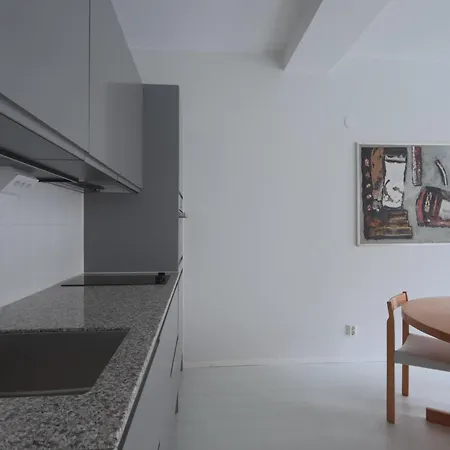 Urban Oasis - Two Bedrooms - Balcony - Nearby Metro Apartment