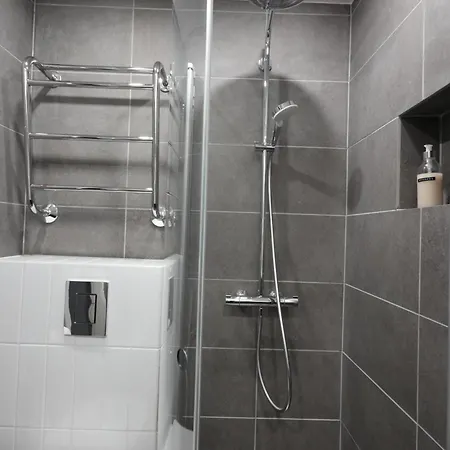 Urban Oasis - Two Bedrooms - Balcony - Nearby Metro *