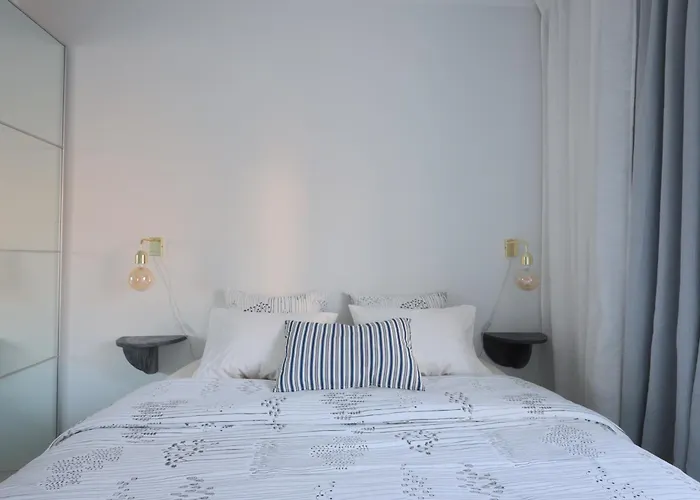 Urban Oasis - Two Bedrooms - Balcony - Nearby Metro * Helsinky