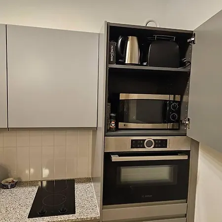 Urban Oasis - Two Bedrooms - Balcony - Nearby Metro Apartman *