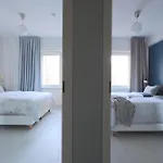 Urban Oasis - Two Bedrooms - Balcony - Nearby Metro Apartment *