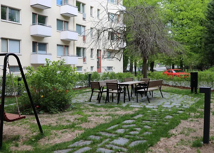 Urban Oasis - Two Bedrooms - Balcony - Nearby Metro *