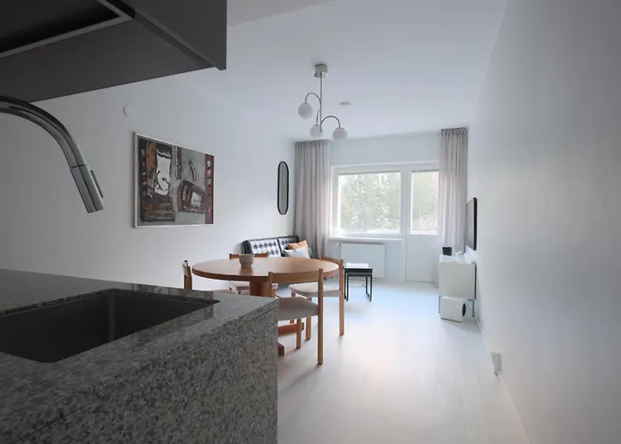 Urban Oasis - Two Bedrooms - Balcony - Nearby Metro *