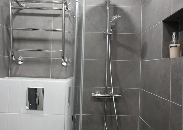 Urban Oasis - Two Bedrooms - Balcony - Nearby Metro *